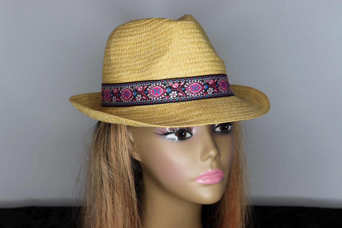 Short Brim Straw Hat with Floral Design